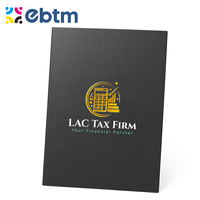 Dossier de présentation de documents de bureau personnalisé en carton noir avec impression mate, pochette et logo UV sélectif