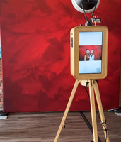 Photo Booth Pernikahan Portabel dengan Sistem Selfie Layar Sentuh Dua Sisi.