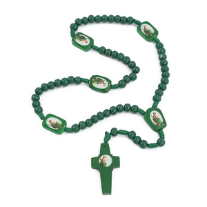 Collier de perles de bois ovales vertes <span class=keywords><strong>Komi</strong></span> Collier de croix de perles de pierre givrée Collier religieux tissé à la main en <span class=keywords><strong>corde</strong></span> - Product Image 5