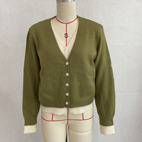 Cardigan tendance 2-en-1 effet superposé pour femme – Collection Automne 2026 – Col en V, blocs de couleur, manches longues