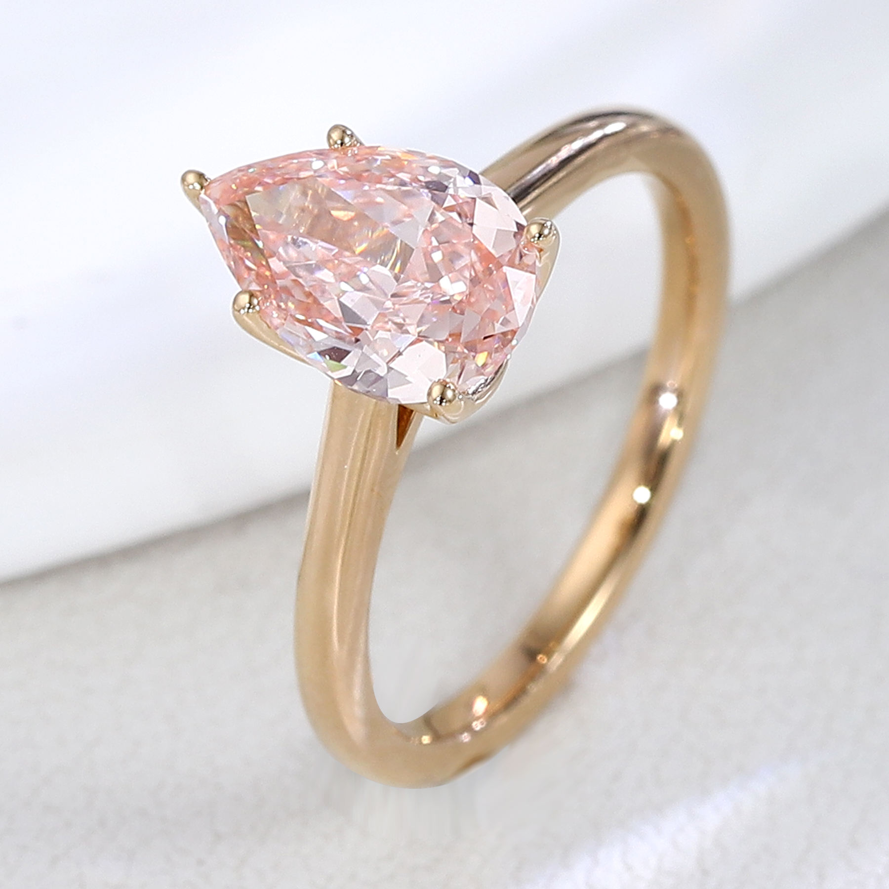 Bague en or massif 14 carats avec diamant de laboratoire