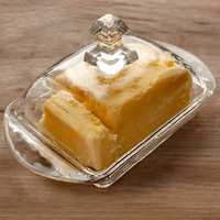 Beurrier en verre vintage avec couvercle et poignée papillon en relief pour le stockage alimentaire en cuisine