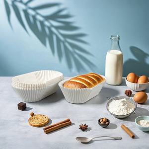 Apto para horno hasta 230 °   Caja <span class=keywords><strong>de</strong></span> Plástico Blanca <span class=keywords><strong>de</strong></span> 7.5x3.5x2.5 Pulgadas, Tipo Concha, Siliconada, Paquete <span class=keywords><strong>de</strong></span> 100, Moldes <span class=keywords><strong>de</strong></span> Papel para Pastel <span class=keywords><strong>de</strong></span> 2 lb - Product Image 1