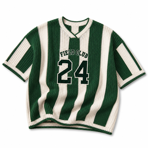 Pull en jersey rayé vintage 100% coton, coupe ample, manches courtes, style rétro sport, logo sur le devant, unisexe - Product Image 4