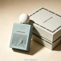 Flacon de parfum carré en verre vert matcha mat, très demandé, avec bouchon sphérique blanc cassé, logo personnalisé, boîte cadeau vert clair personnalisée