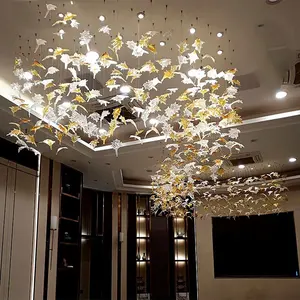 Lampadario a foglia d'acero lampadario a sospensione a soffitto alto in vetro soffiato illuminazione per la hall dell'hotel