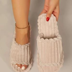 Chaussons en fausse fourrure douce et moelleuse pour femme, pour l'intérieur et l'extérieur, chaussures ouvertes chaudes pour l'hiver - Directement de l'usine - Product Image 5