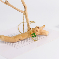 Collier trèfle à quatre feuilles véritable pour femme, personnalisable en usine, avec pendentif porte-bonheur en résine transparente simple