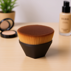 Pinceau plat professionnel pour fond de teint liquide, poils en plumes avec manche en plastique, idéal pour l'application sur les joues, Ele-Gat - Product Image 2