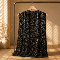 Tissu en dentelle tricoté noir léger avec motif floral pour robes