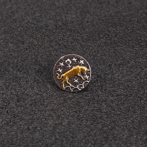 Insignia de esmalte de Tauro única, Toro dorado en base circular oscura, pieza destacada para moda temática del zodiaco - Product Image 5