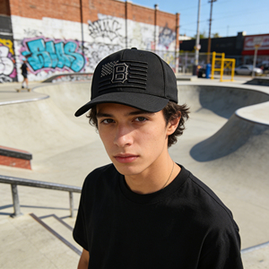 Casquettes de baseball en coton noires de qualité supérieure à 6 panneaux, personnalisables avec votre logo brodé, vente en gros - Product Image 4