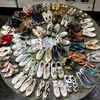 Liquidation directe d'usine Styles mixtes Stock de chaussures d'occasion de divers types disponibles en gros en lots