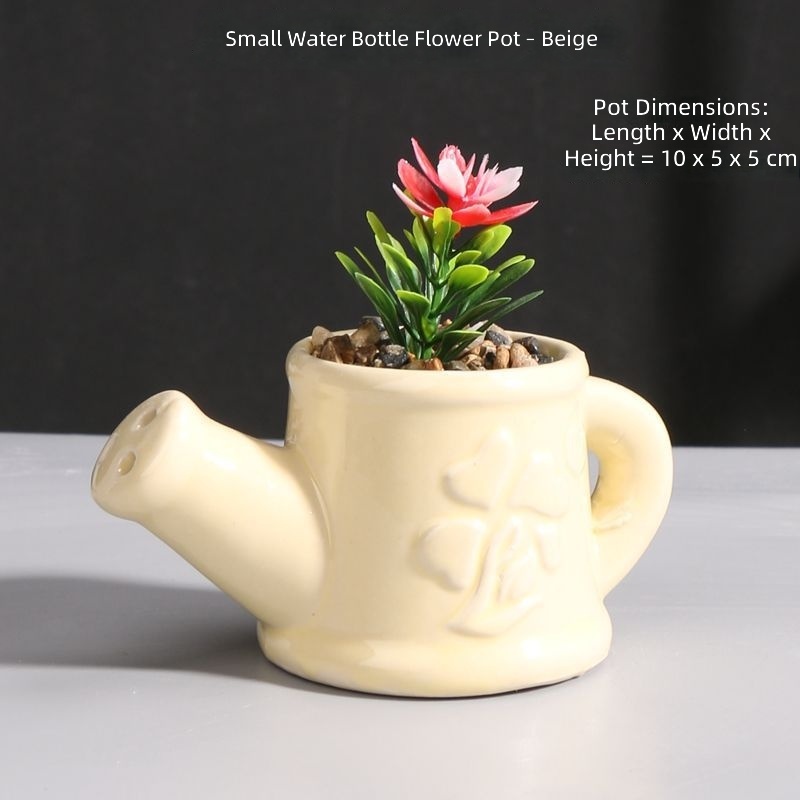 Piccolo annaffiatoio per vaso di fiori beige