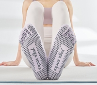 Nouvelles chaussettes d'équipage souples avec 5 orteils chaussettes de yoga à cinq doigts tricotées pour le logo de danse et de Pilates de fitness sur le fond