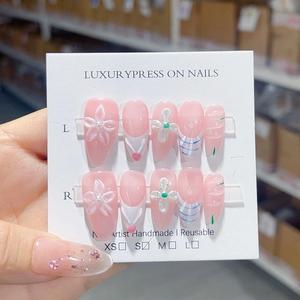 Haute qualité été court <span class=keywords><strong>faux</strong></span> <span class=keywords><strong>ongles</strong></span> ensemble à la main amande <span class=keywords><strong>Gel</strong></span> 3D fleur sculpture Blush couleur taille moyenne presse sur les <span class=keywords><strong>ongles</strong></span> - Product Image 2