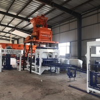 Machine de fabrication et de pose automatique de blocs de béton creux à emboîtement hydraulique personnalisable