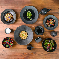Ensembles de vaisselle élégants vaisselle en porcelaine haute température glaçure colorée assiettes de petit-déjeuner vaisselle en céramique personnalisée pour hôtel