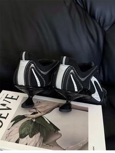 Baskets à <span class=keywords><strong>talon</strong></span> chaton pour femmes, logo personnalisé, vente en gros OEM, design futuriste argenté avec superposition en TPU pour soirées et clubs, livraison rapide - Product Image 4