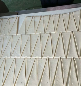 Machine de fabrication de croissants remplis de <span class=keywords><strong>chocolat</strong></span> bon marché Machine à fabriquer des croissants automatique à bon <span class=keywords><strong>prix</strong></span> - Product Image 2