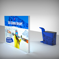 Boîte à lumière Expo Seg double face avec cadre graphique, socle et équipement de service commercial pour affichage publicitaire
