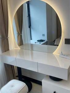 Cómoda Minimalista de Madera de Teca Personalizada con Diseño de Paneles y Espejo Iluminado - Muebles de Dormitorio para Tocador y Tocadores de Maquillaje - Product Image 5