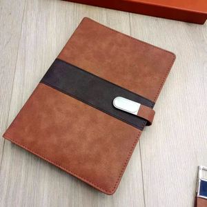 Ensemble cadeau personnalisé pour entreprise, carnet en PU à couverture rigide avec porte-clés, stylo, porte-cartes et fournitures de bureau, boîte cadeau en métal - Product Image 4
