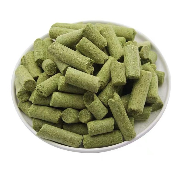 Factory Wholesale Freeze Dried Cat Grass Granules High Protein Digestive Care Hairball Clean Pet Food Treats Cat Dog Use