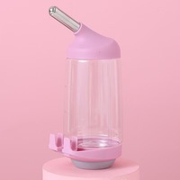 Bouteille d'eau en plastique pour animaux de compagnie avec distributeur d'eau suspendu à commande par bille et distributeur d'eau étendu pour chien