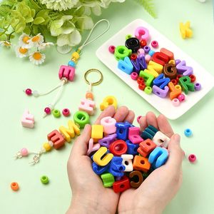 Kit di 86 Perline con <span class=keywords><strong>Lettere</strong></span> e Numeri per Creare Portachiavi Personalizzati con Cinturini Intrecciati e Scatola Portaoggetti per Decorazione di Zaini e Borse - Product Image 2