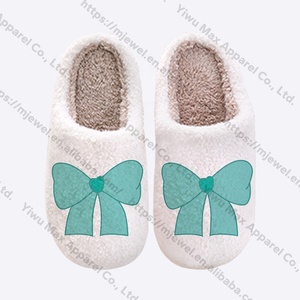 Vente en gros de pantoufles pour femmes pantoufles d'hiver en peluche avec nœud personnalisé pour la maison pantoufles à fourrure pour femmes - Product Image 4