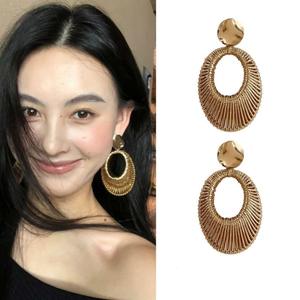 Pendientes de Aro Chapados en Oro Vintage, Diseño Geométrico, Joyería para Mujer, Acabado 22k - Product Image 2