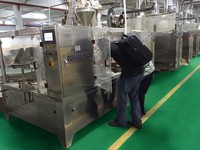 Machine d'emballage alimentaire verticale haute vitesse en sachets avec machine d'emballage d'ingrédients en poudre et d'assaisonnements sous azote