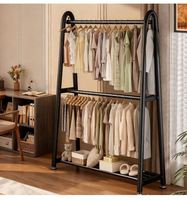 Porte-manteau sur pied avec étagère à chaussures pour l'entrée de la maison