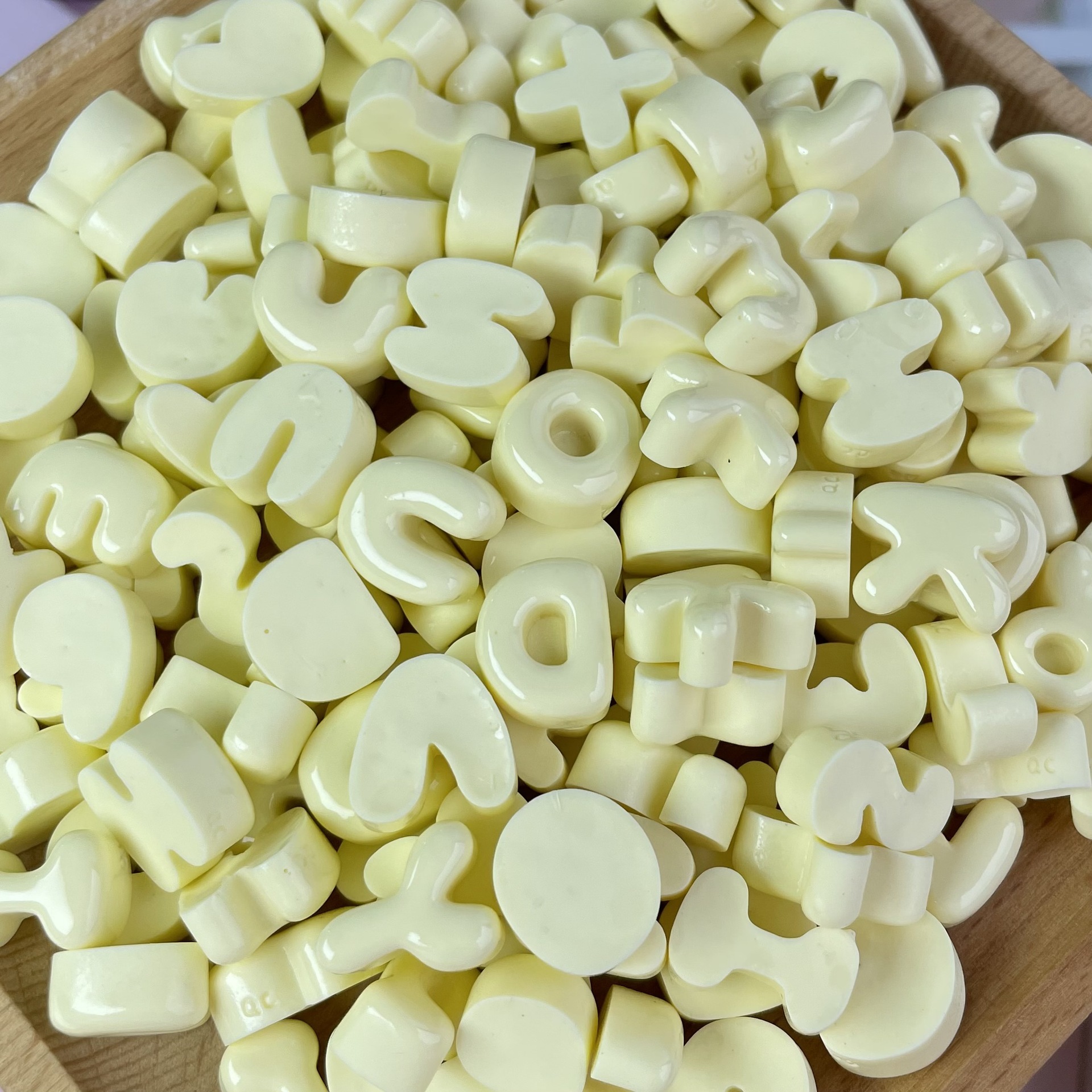 Jaune