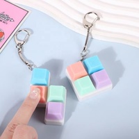 Porte-clés Macaron en plastique, petit jouet de décompression créatif, cube de décompression rectangulaire à motif dessin animé russe, avec bouton de décompression, style clavier et pendentif