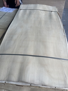 Chapa de madera de roble natural de Vietnam para muebles modernos, chapa de corte rotativo teñida para aplicaciones de hotel - Product Image 2