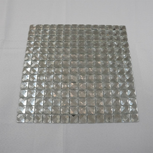 Carreau de mosaïque miroir argenté en <span class=keywords><strong>verre</strong></span> biseauté de conception carrée moderne de 4mm d'épaisseur auto-adhésif <span class=keywords><strong>pour</strong></span> mur intérieur parquet de piscine d'hôtel - Product Image 5