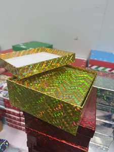 Caja de Papel Rígido Personalizable en Color Plateado y Dorado con Lámina, Tapa de Lujo, Laminación Mate, Grabado en Relieve, Forro de Esponja, Reciclada, para Suero para el Cuidado de la Piel - Product Image 5