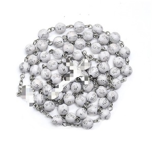 Collier chaîne de pull unisexe en perles d'imitation et croix, blanc et or, style rétro européen, origine Yiwu - Product Image 1