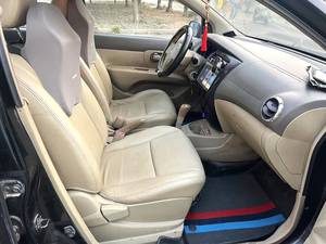 Nissan Livina 1.6 G del 2007, cambio automatico multifunzione, sedili Magic, ampio bagagliaio, perfetto per famiglie e piccole imprese. - Product Image 5