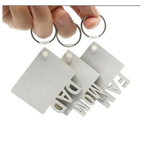 Portachiavi in legno MDF personalizzabile per sublimazione, modello QD Instar, in offerta speciale, con scritta MOM DAD GRAD <span class=keywords><strong>FAM</strong></span>. - Product Image 6