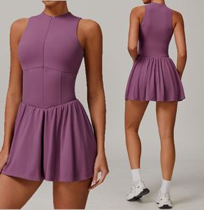 2025 Frühling Neuestes Design Tennis kleid mit Reiß verschluss Gepolstert Eingebaute Shorts Slim Fit Modifizieren Sie die Körperform Nude Feel Damen kleider - Product Image 1