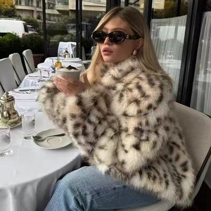 Cappotto in Ecopelliccia Premium con Motivo Leopardo delle Nevi, Giacca Invernale Calda <span class=keywords><strong>e</strong></span> Lussuosa per Donna, Oversize con Stampa Animalier, Top in <span class=keywords><strong>Pelliccia</strong></span> Ecologica - Product Image 1
