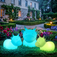 Sculpture décorative de vache de dessin animé réaliste et lumineuse pour extérieur, idéale pour Noël, Halloween, Thanksgiving, jardin, ferme, avec éclairage scénique