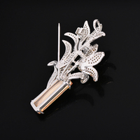 Broche en gros en forme de fleur de lys et de vase, ornée de zircons champagne et entièrement sertie de diamants, style luxe léger et haute couture, pour vêtements et sacs