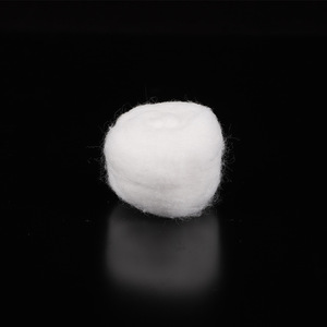 Bolas de Algodón Absorbentes Blancas de 1 Capa para Uso en Belleza y Cosmética - Product Image 1