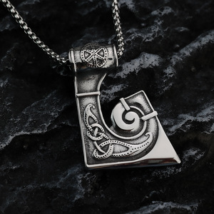 Collar con colgante de hacha vikinga de acero inoxidable yunnique para hombre, joyería de estilo vintage, regalo para combinar con ropa - Product Image 3