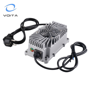 Chargeur de batterie intelligent portable 300W 12V 15A pour batteries au gel, au lithium, LiFePO4 et au plomb-acide, usage industriel et pour véhicules électriques - Product Image 1