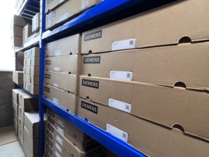 สินค้าใหม่ของแท้สำหรับผู้ชายรับประกัน1ปี6es7153-1aa03-0xb0 6es71531aa030xb0 S7 SIMATIC ET 200อินเตอร์เฟซตัวควบคุม PLC - Product Image 4